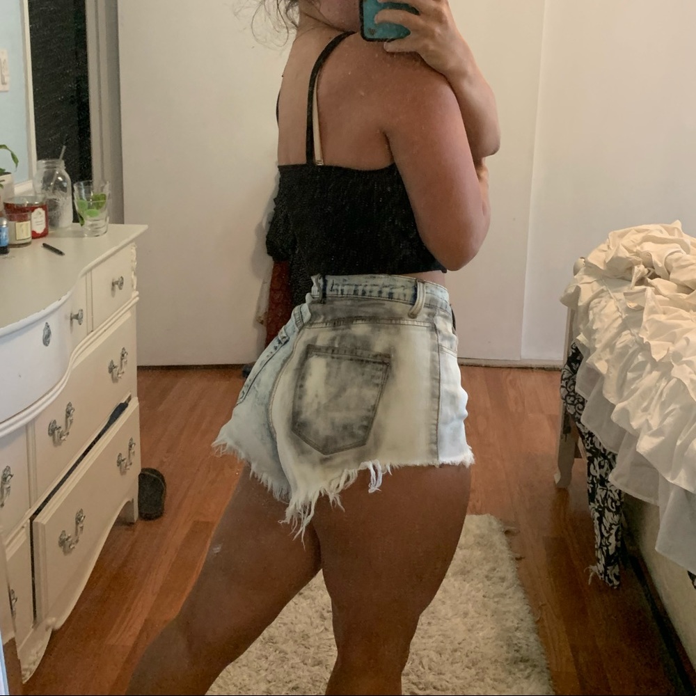 TWO TONE SHORT SHORTS